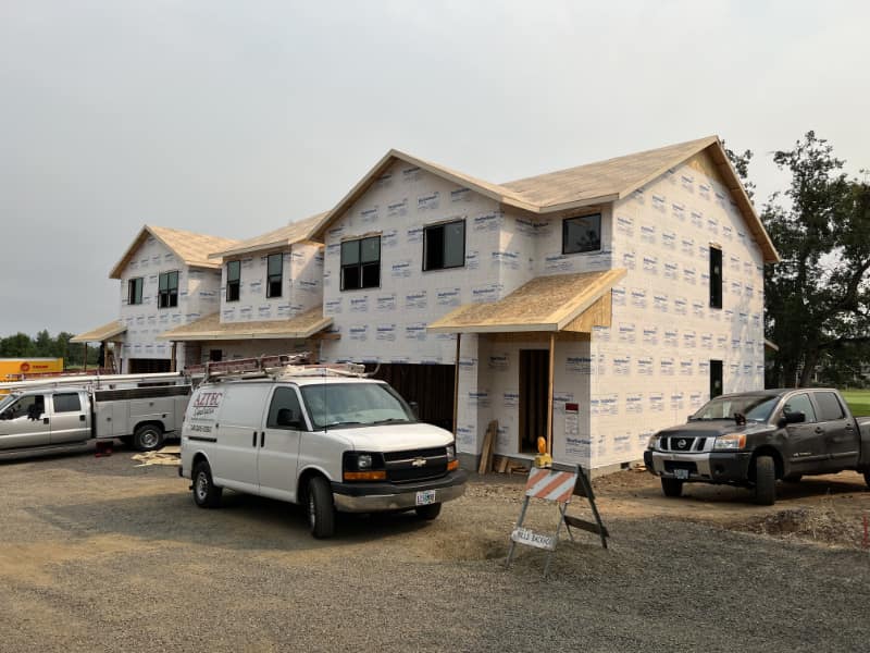 Homes on the golf course in Eagle Poin under construction.